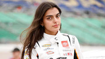 色无疑更显 色无疑更显